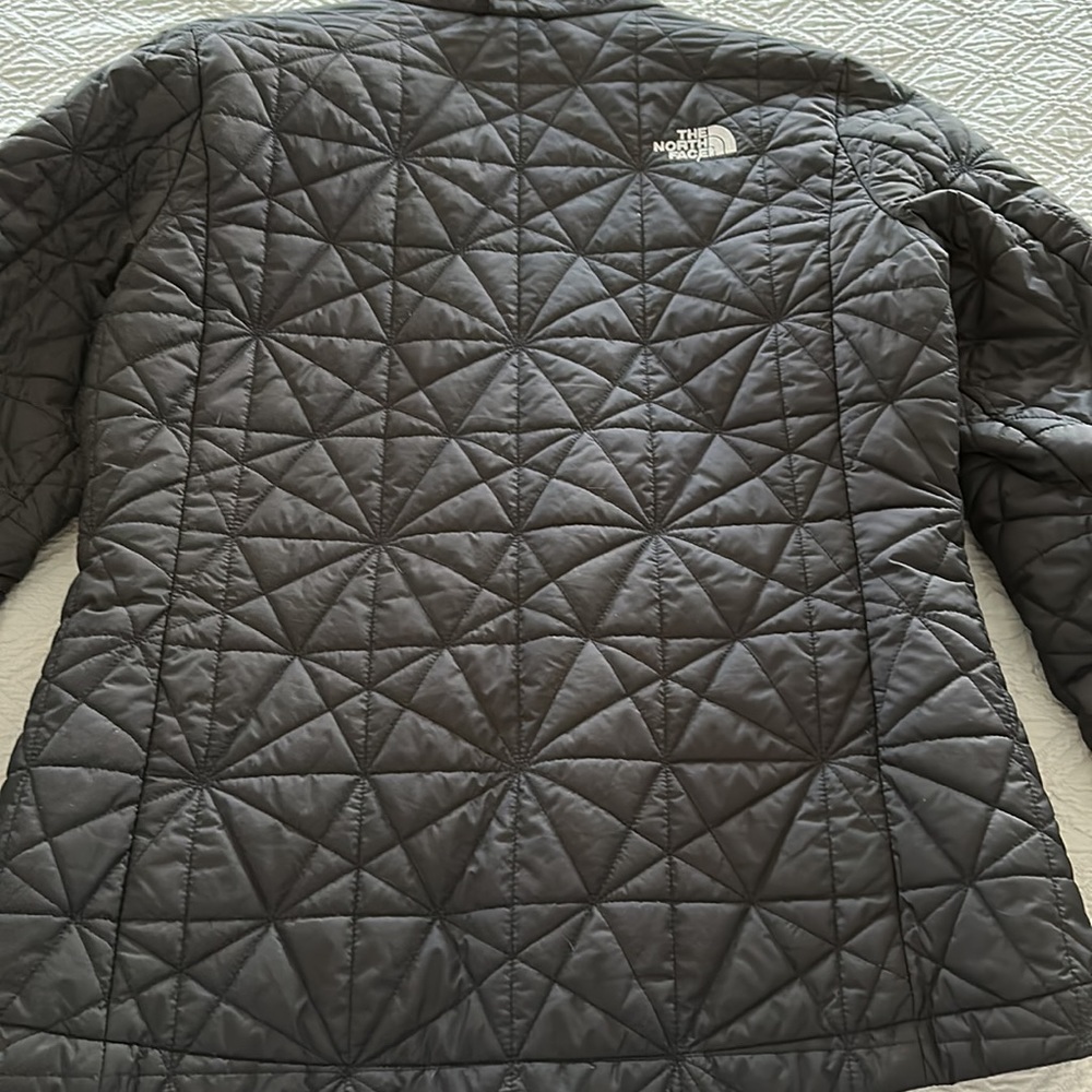 Black Lightweight North Face Jacket. - image 4